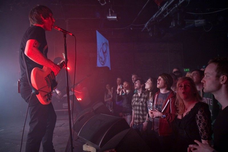 Ash – Tim to the crowd
