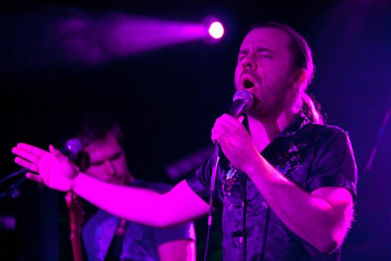 Republic of Loose – Mick belting it out