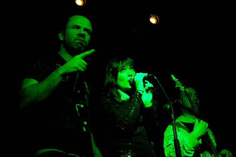 Republic of Loose – Mick points to the crowd