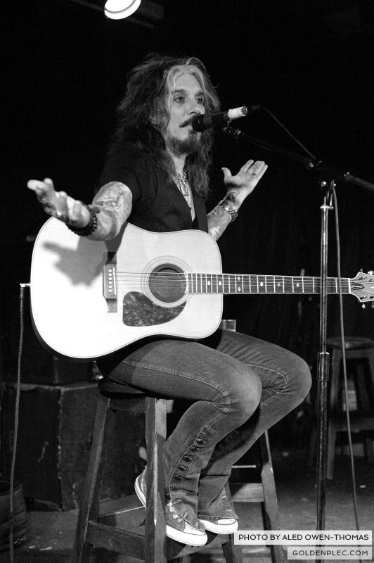 john corabi _ aled _ pint _ 15-11-12 005