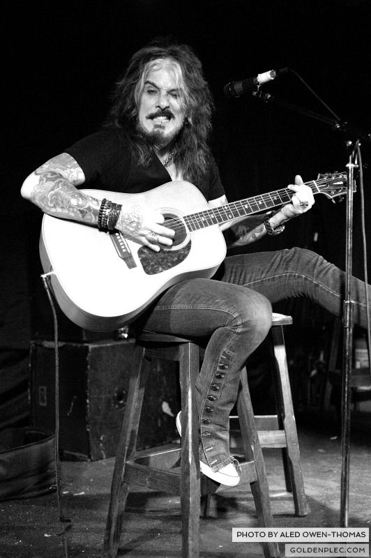 john corabi _ aled _ pint _ 15-11-12 007