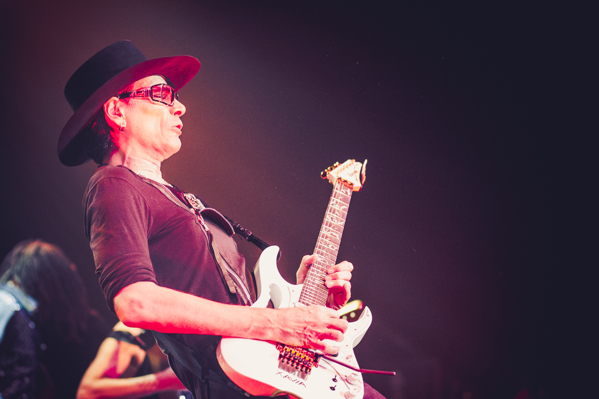 SteveVai-VicarSt-04Dec12-19