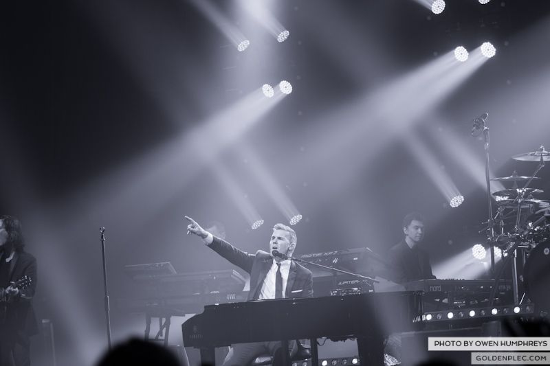 Gary Barlow @ The Olympia on 7-1-13 (16)