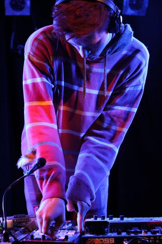 Simon Bird in Whelan’s on 29_04_2013 by Yan Bourke_01