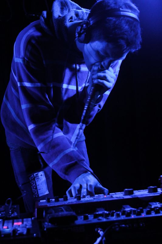 Simon Bird in Whelan’s on 29_04_2013 by Yan Bourke_03