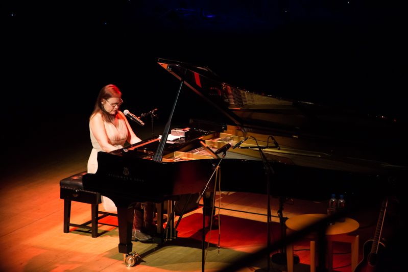 Iris Dement at NCH on 08-08-13 (10)