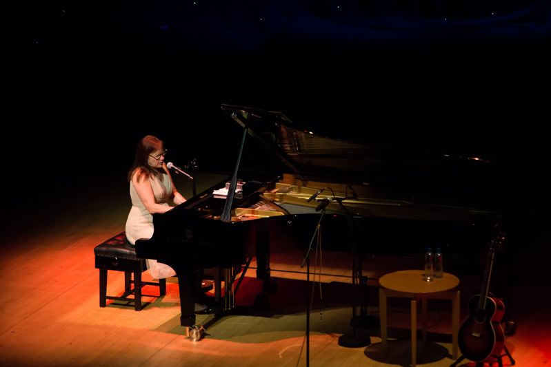 Iris Dement at NCH on 08-08-13 (4)