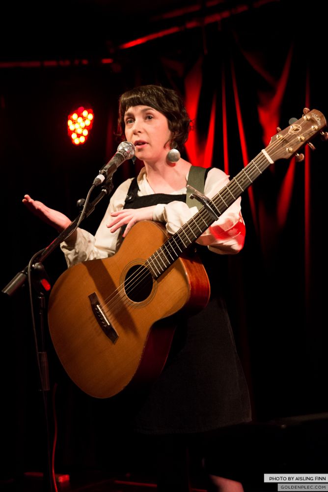 LISA O’NEILL IN WHELANS ON 19.10.2013-1-12