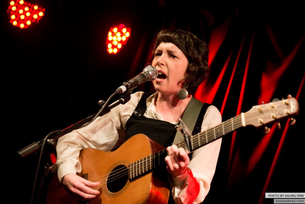 LISA O’NEILL IN WHELANS ON 19.10.2013-1-23