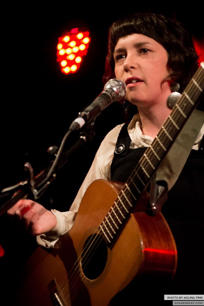 LISA O’NEILL IN WHELANS ON 19.10.2013-1-24