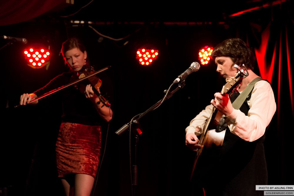 LISA O’NEILL IN WHELANS ON 19.10.2013-1-4.5