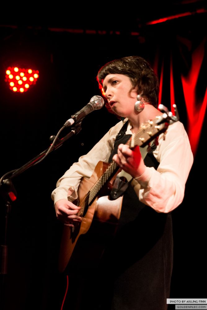 LISA O’NEILL IN WHELANS ON 19.10.2013-1-4.6
