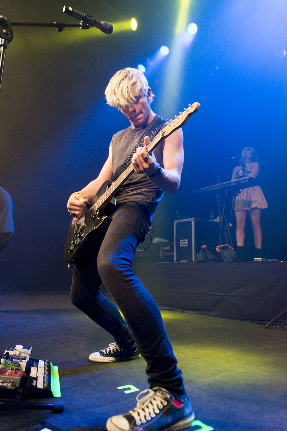 R5 at VICAR STREET by SEAN CONROY