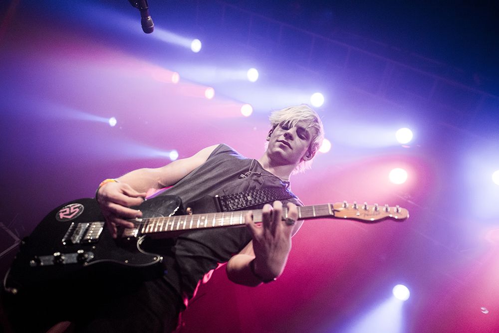 R5 at VICAR STREET by SEAN CONROY