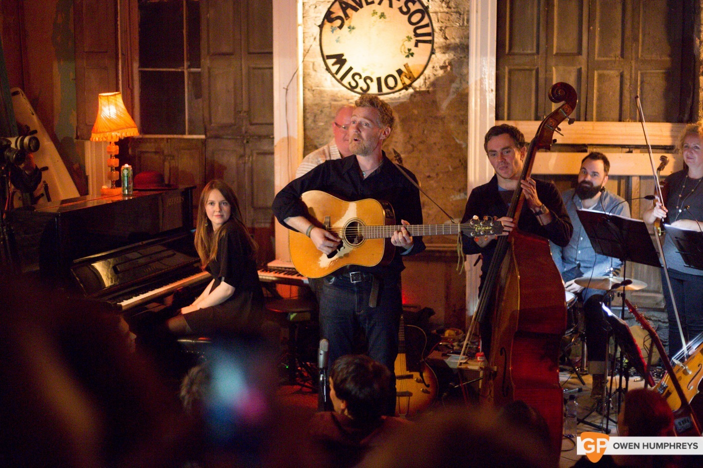 Glen Hansard plays an abondoned Georgian House (10 of 18)