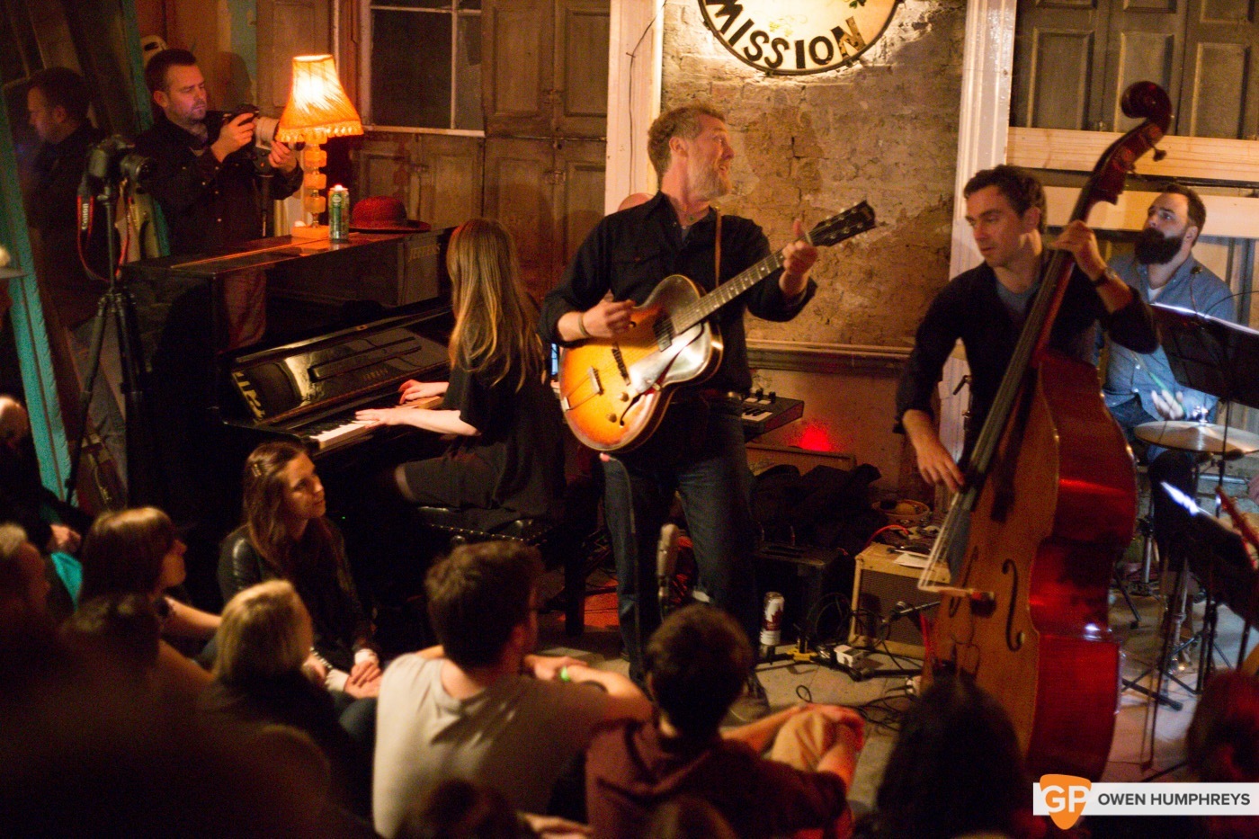 Glen Hansard plays an abondoned Georgian House (12 of 18)