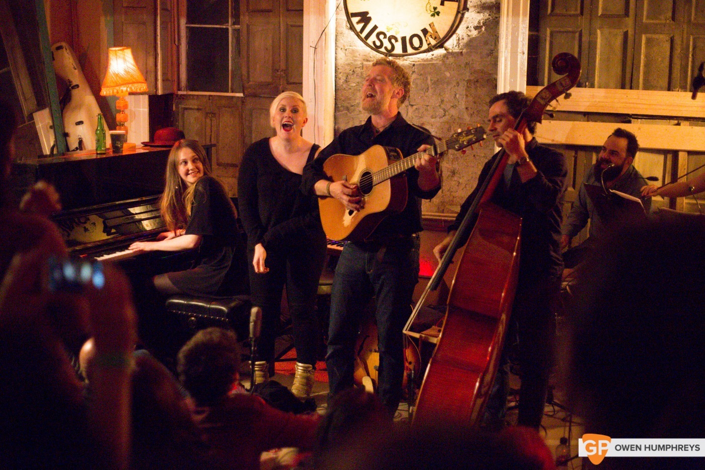 Glen Hansard plays an abondoned Georgian House (18 of 18)