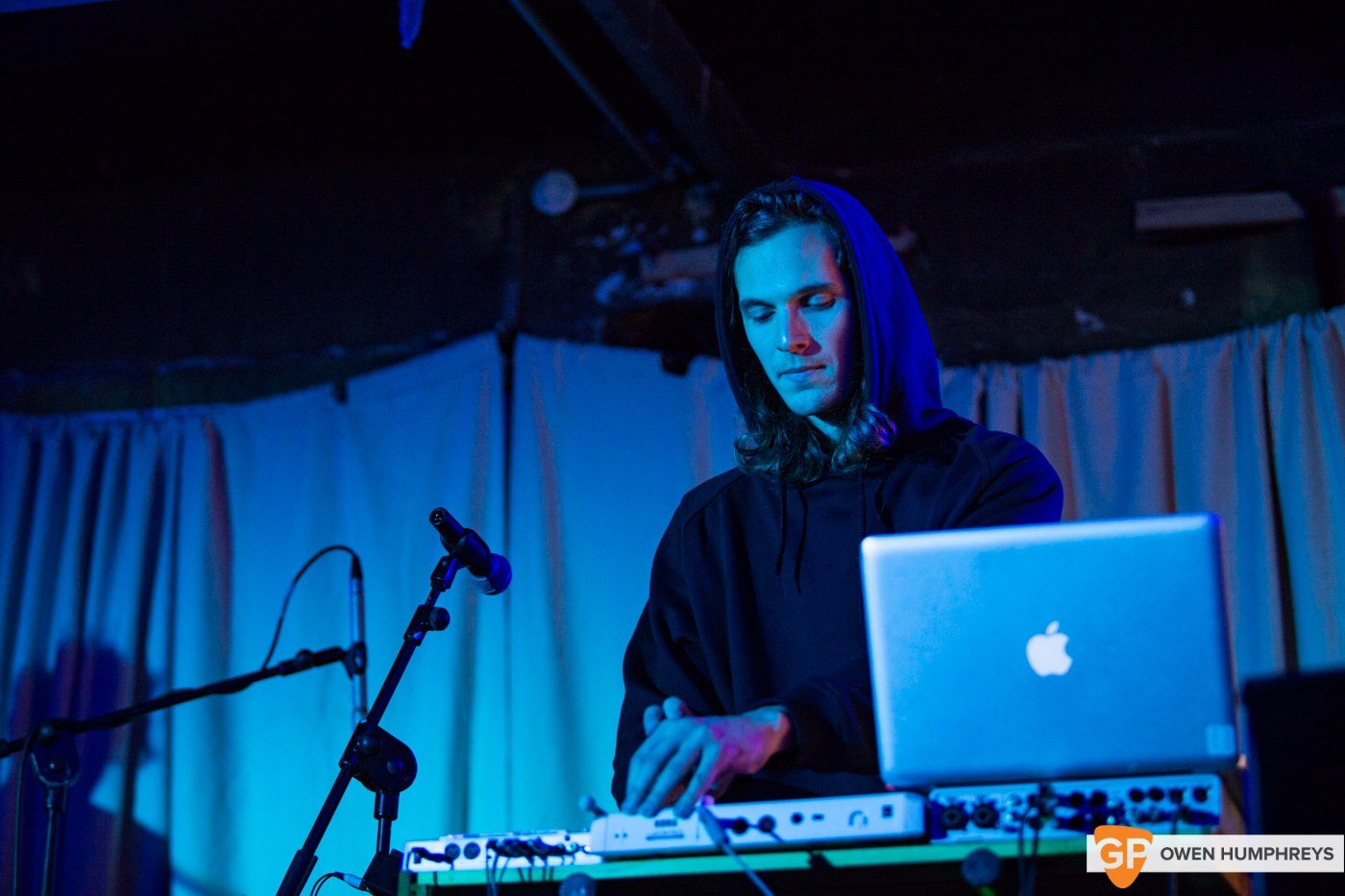 aYia live at Hard Working Class Heroes 2016, photo by Owen Humphreys