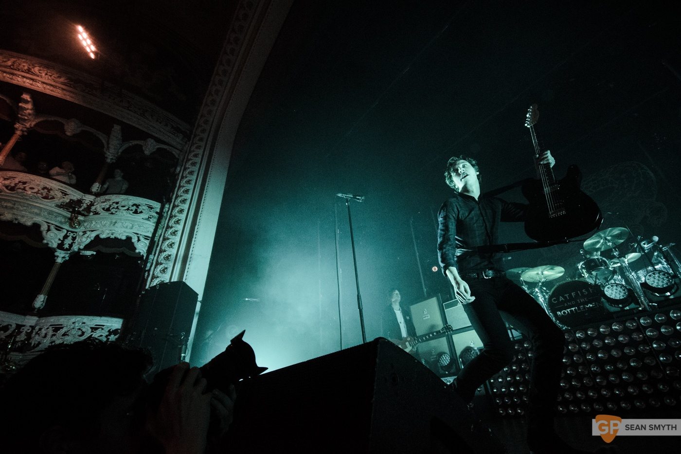 catfish-and-the-bottlemen-at-the-olympia-theatre-by-sean-smyth-20-11-16-13-of-27