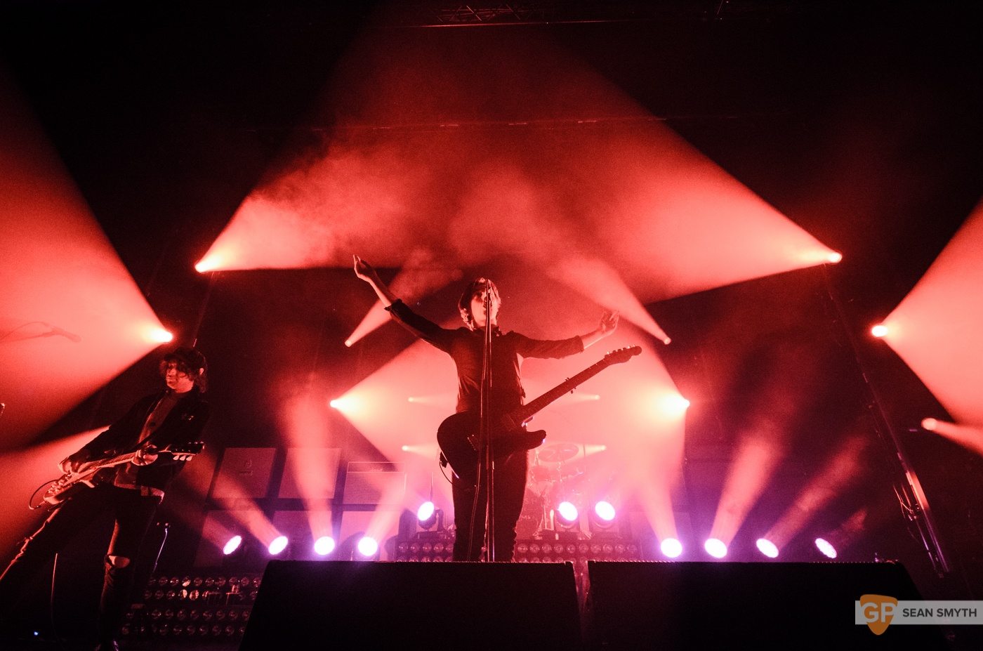 catfish-and-the-bottlemen-at-the-olympia-theatre-by-sean-smyth-20-11-16-8-of-27