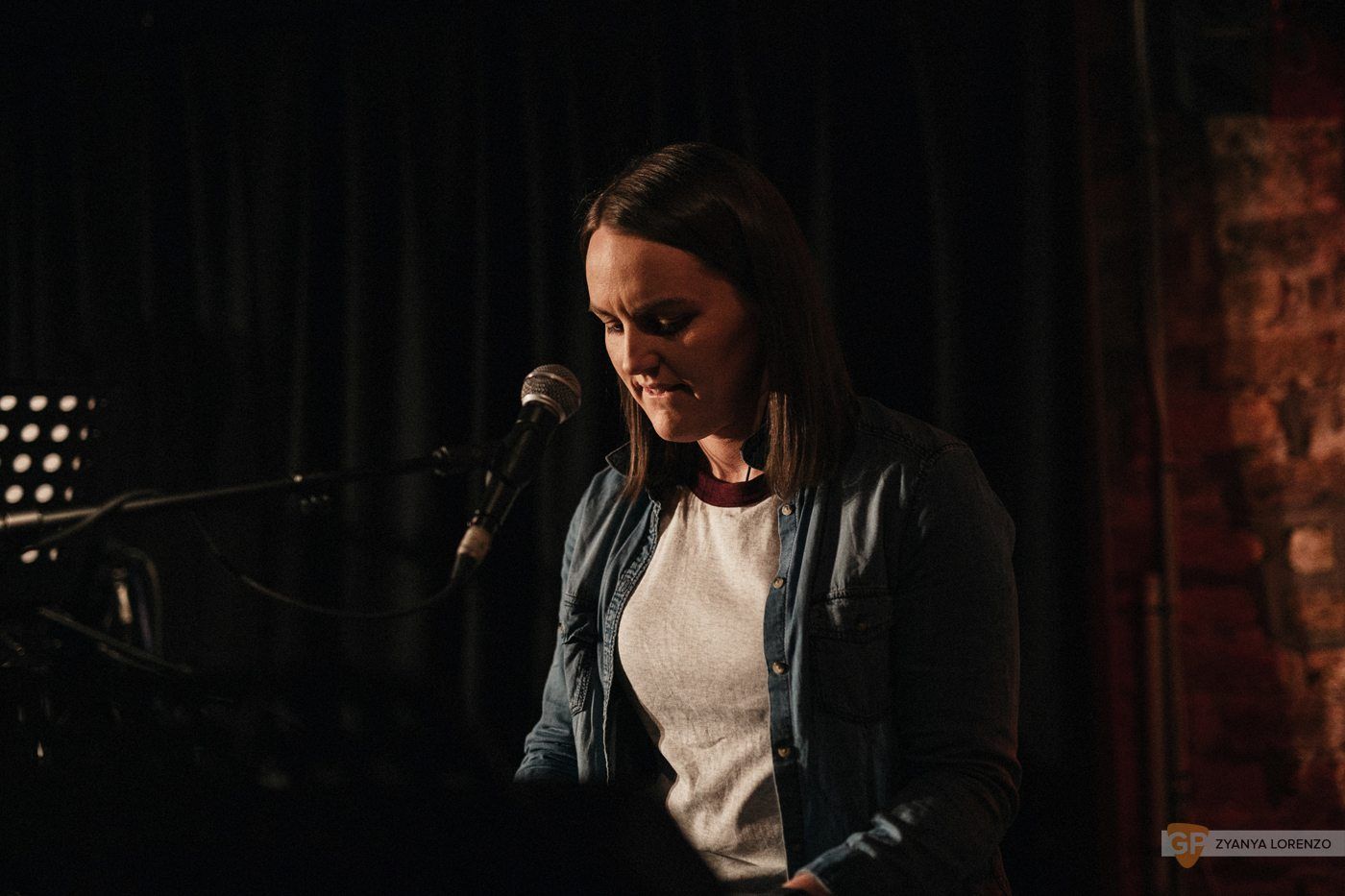 Stephanie Rainey live at Upstairs Dolan’s photographed by Zyanya Lorenzo.