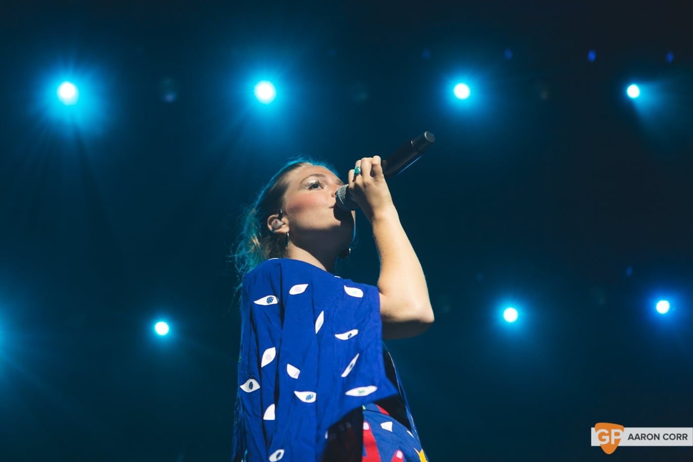 Maggie Rogers w-Haim at Olympia by Aaron Corr-1419