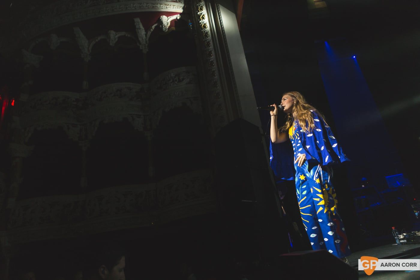 Maggie Rogers w-Haim at Olympia by Aaron Corr-1493