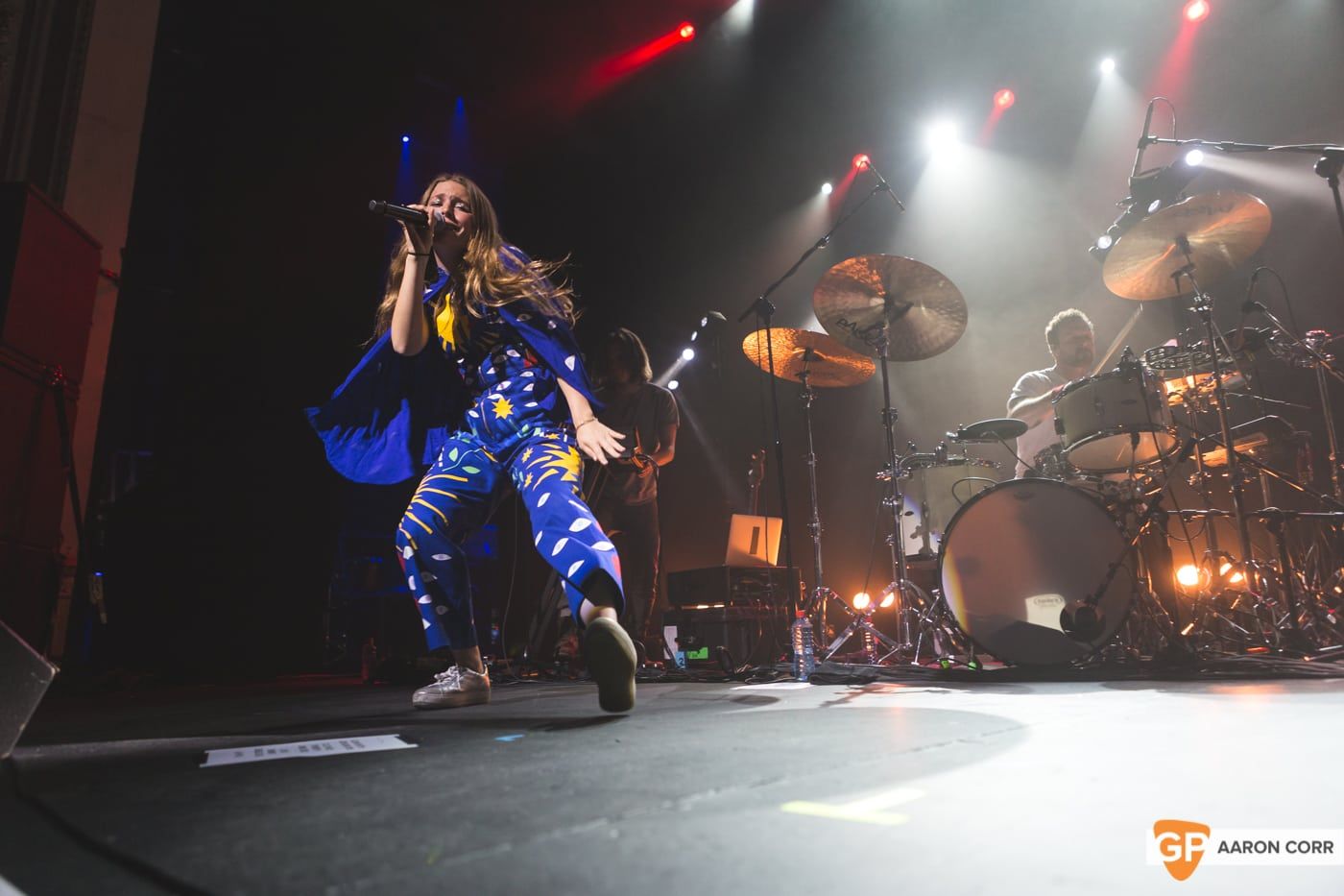 Maggie Rogers w-Haim at Olympia by Aaron Corr-1504