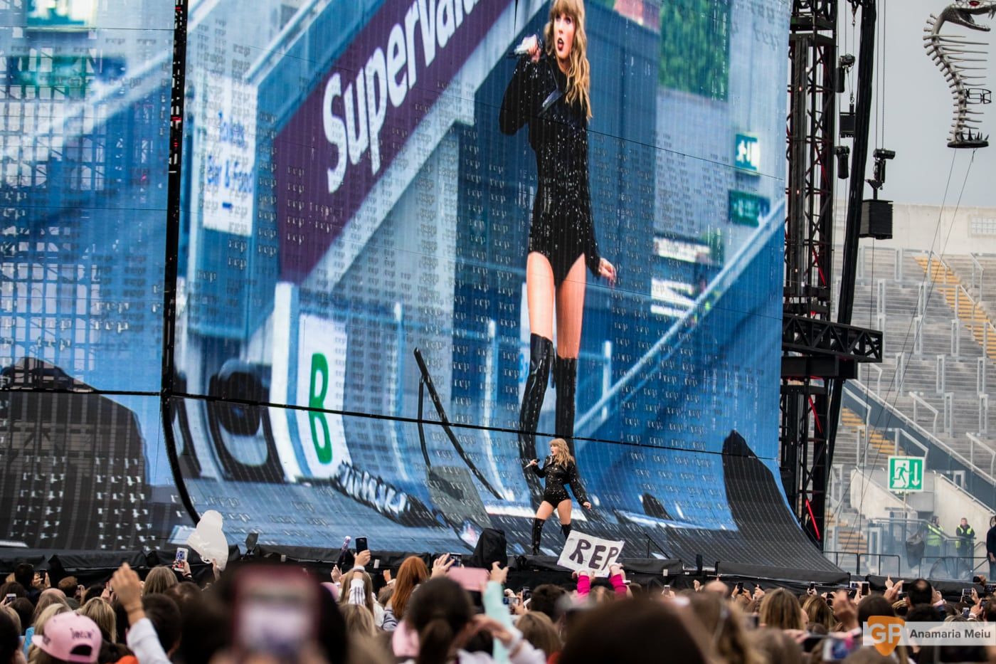 Taylor Swift at Croke Park by Anamaria Meiu