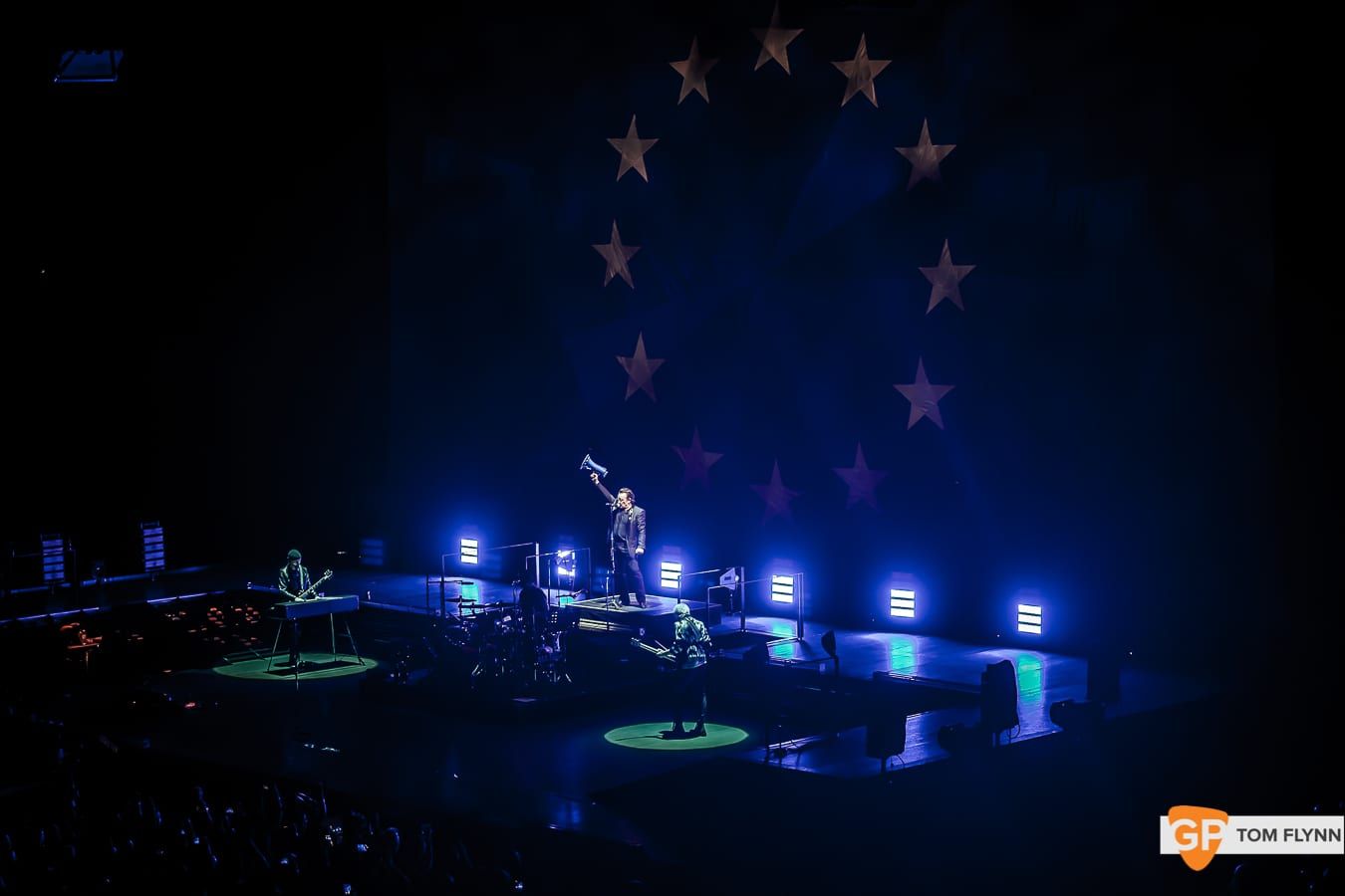 U2
