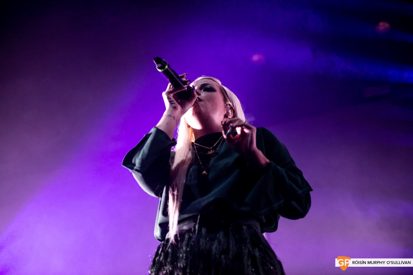 Lily Allen in The Olympia by Róisín Murphy O’Sullivan (2 of 10)