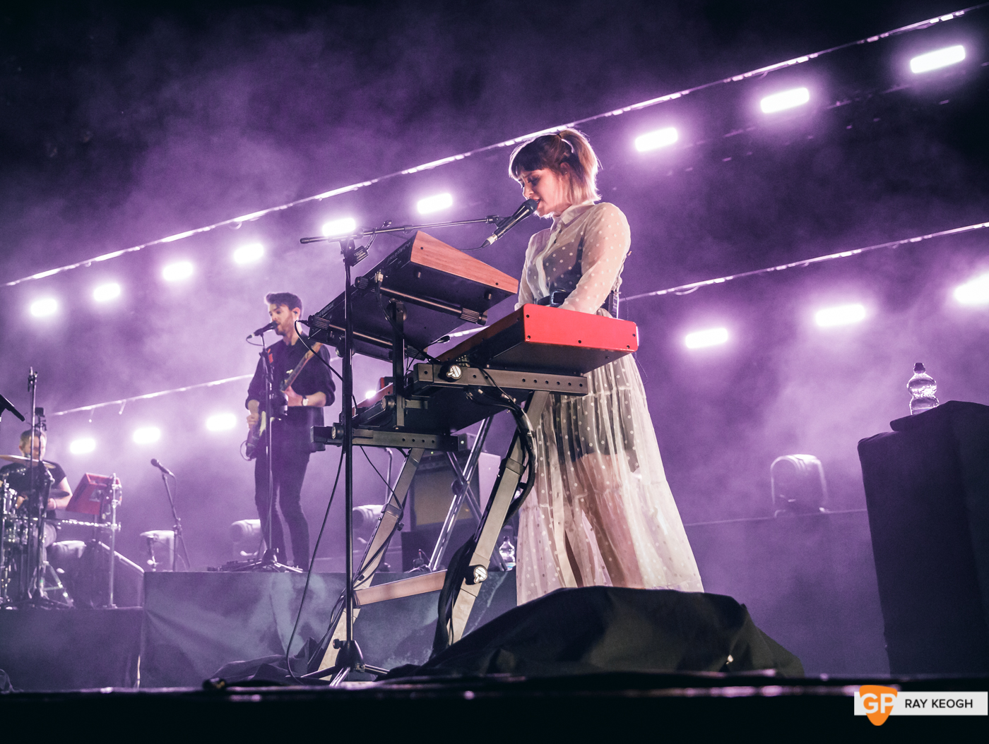 Walking on Cars – 3 Arena – Photo by Ray Keogh