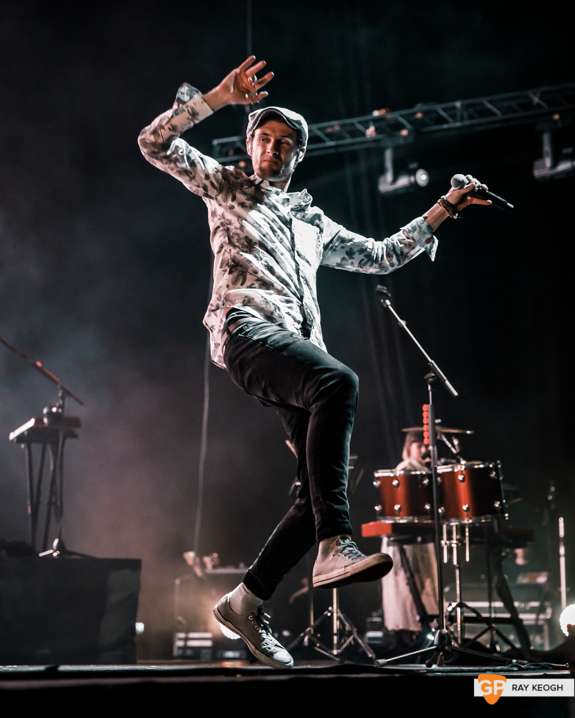 Walking on Cars – 3 Arena – Photo by Ray Keogh