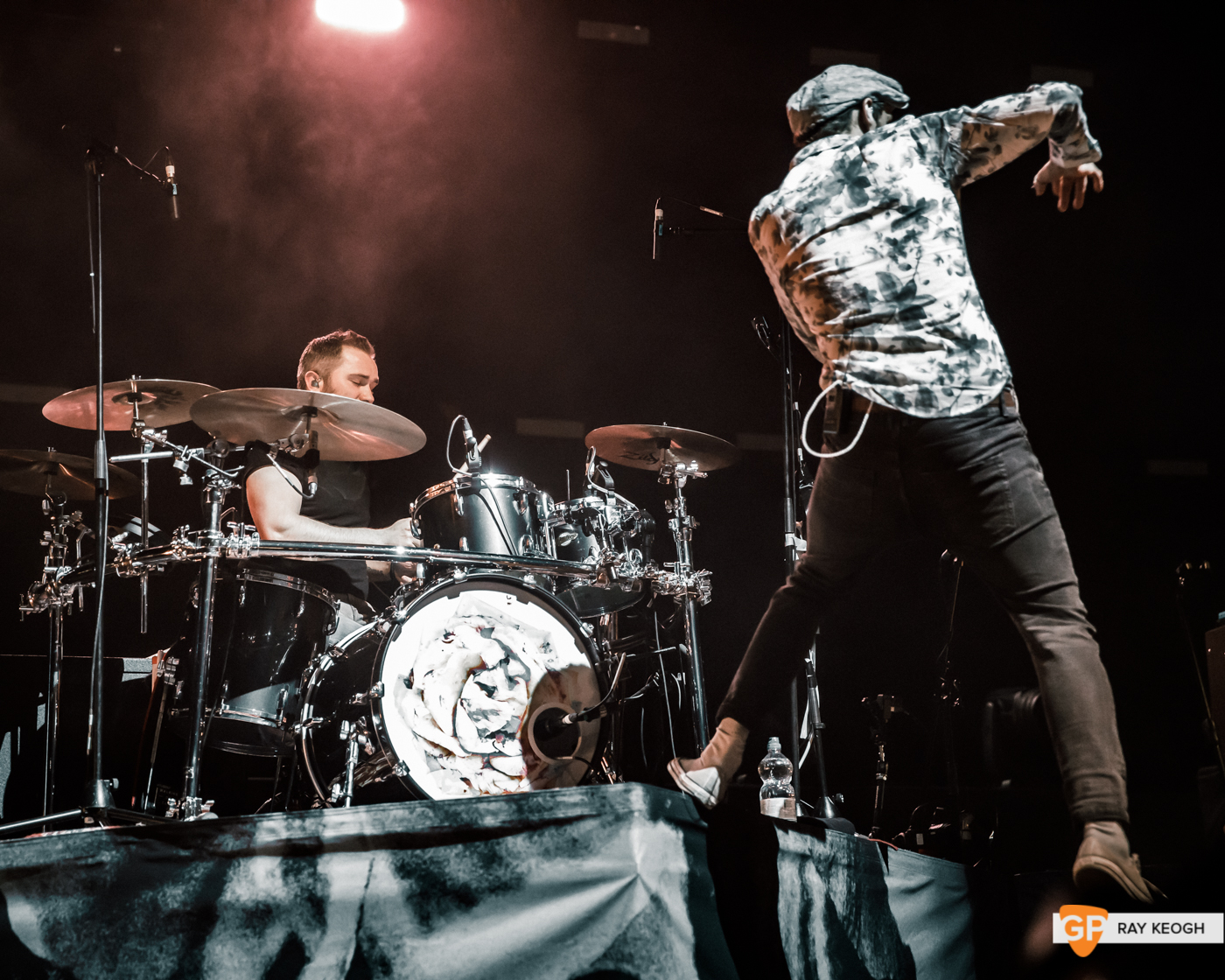 Walking on Cars – 3 Arena – Photo by Ray Keogh