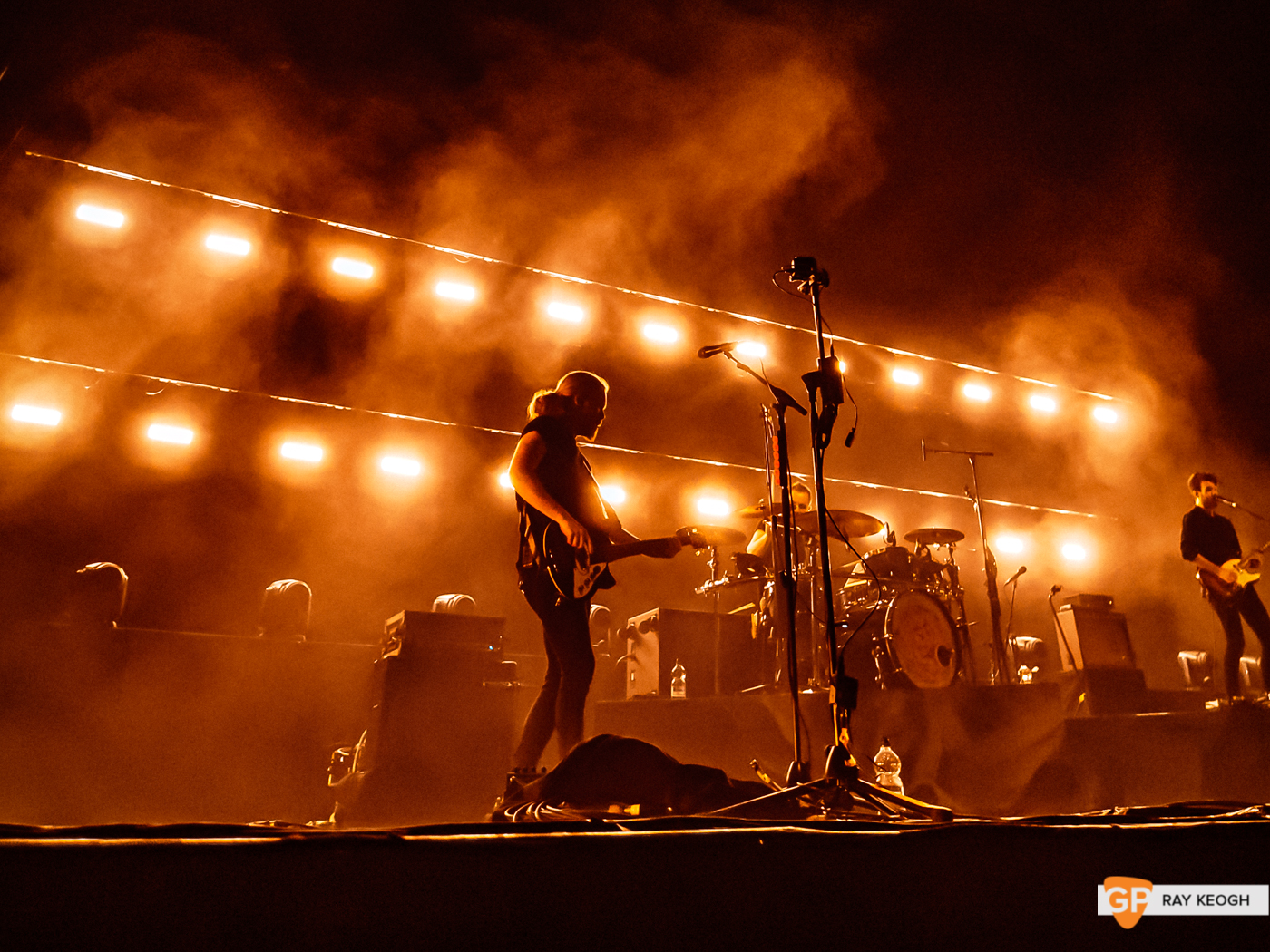 Walking on Cars – 3 Arena – Photo by Ray Keogh