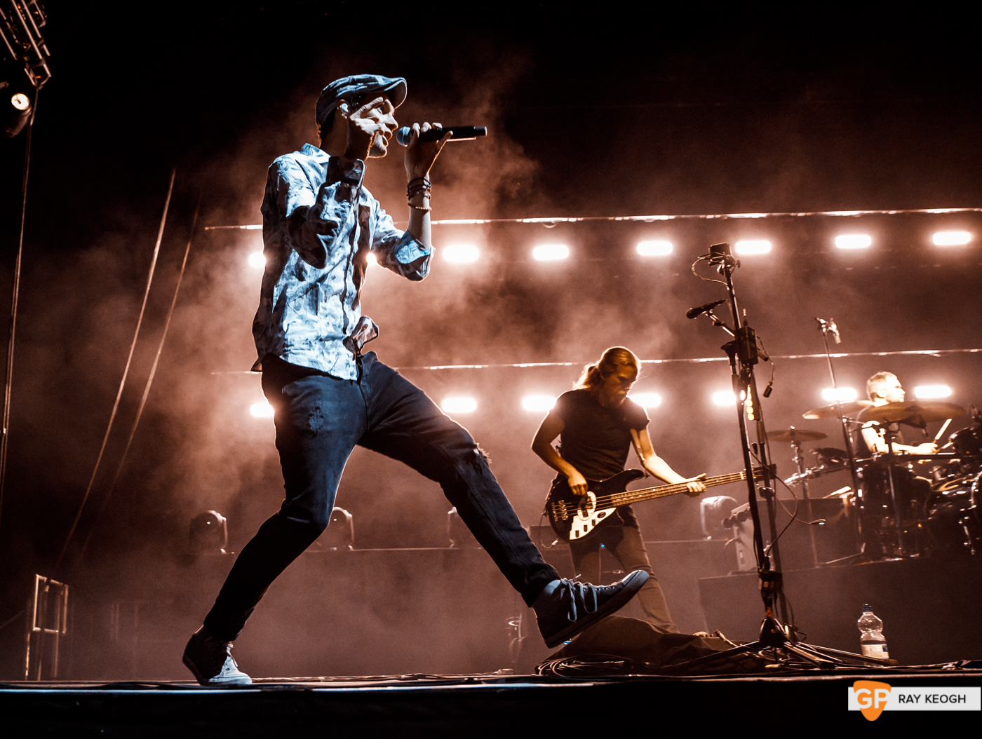 Walking on Cars – 3 Arena – Photo by Ray Keogh