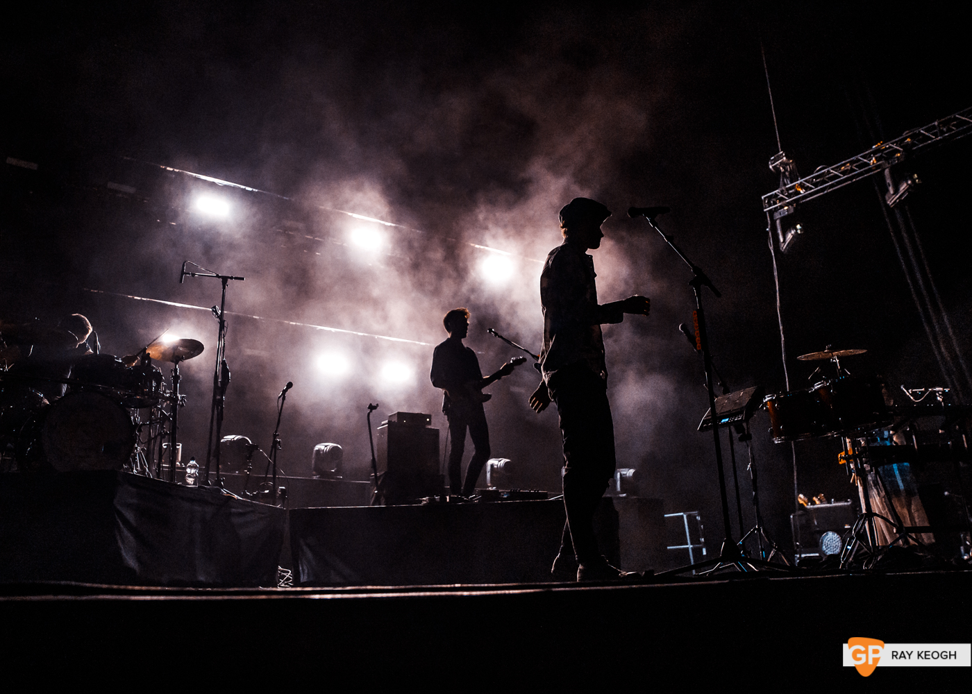 Walking on Cars – 3 Arena – Photo by Ray Keogh
