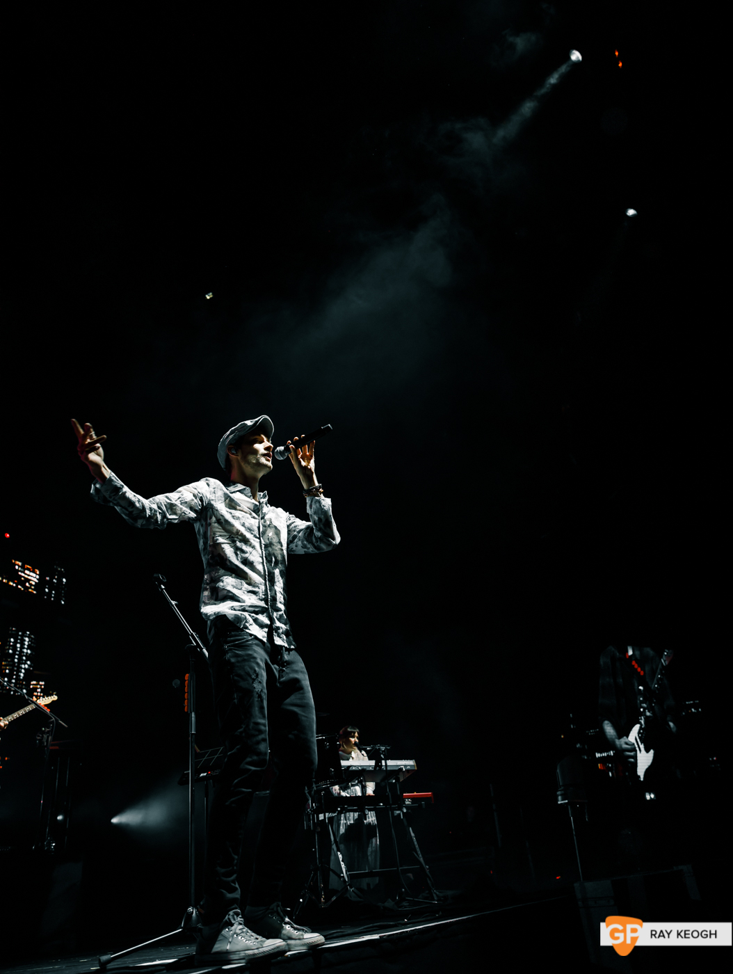 Walking on Cars – 3 Arena – Photo by Ray Keogh