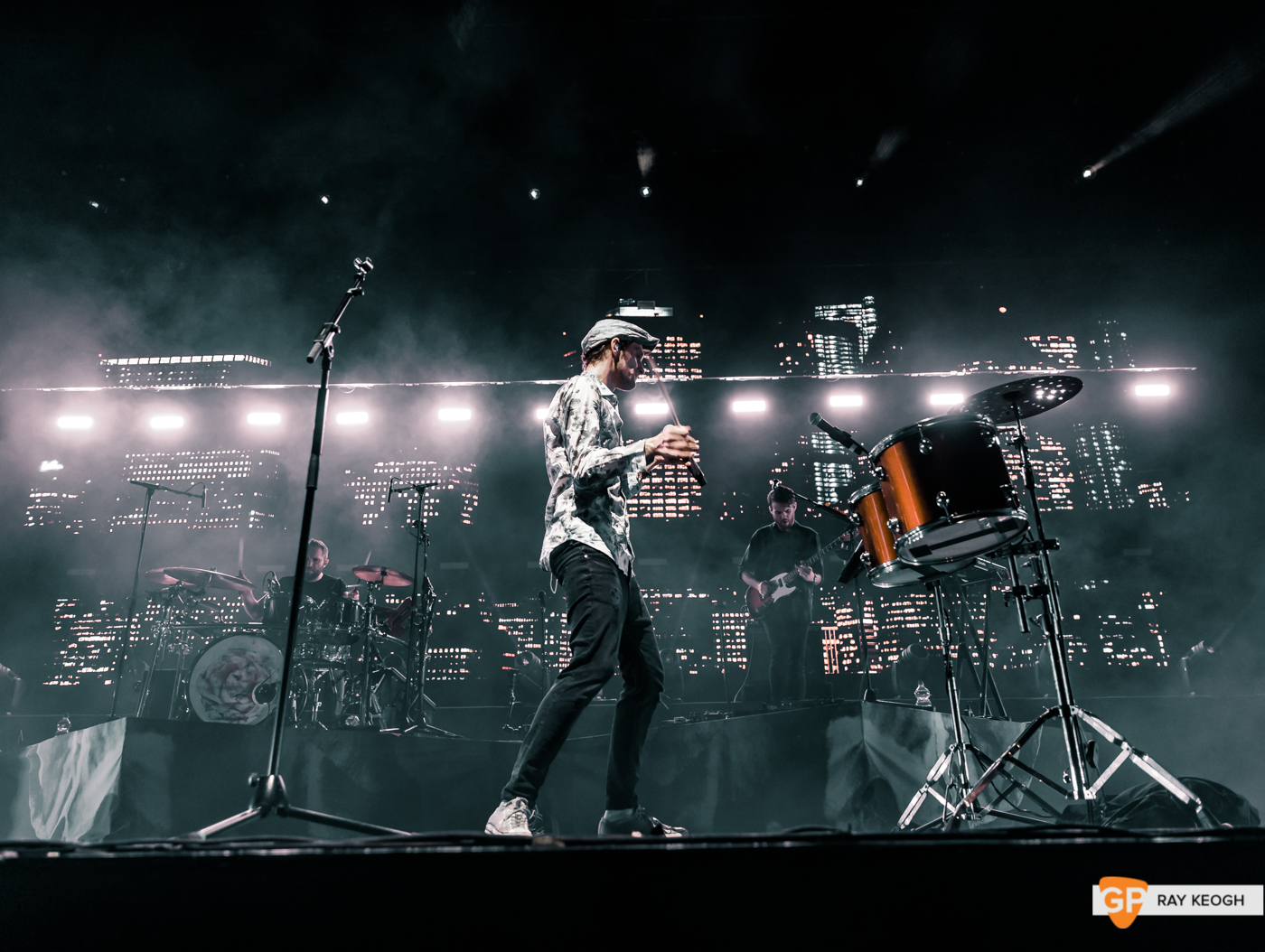 Walking on Cars – 3 Arena – Photo by Ray Keogh