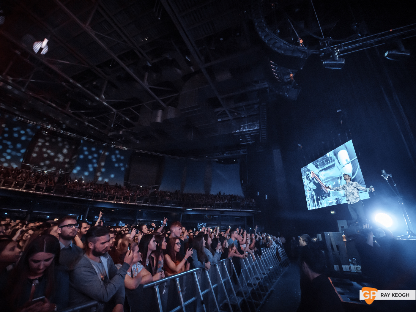 Walking on Cars – 3 Arena – Photo by Ray Keogh