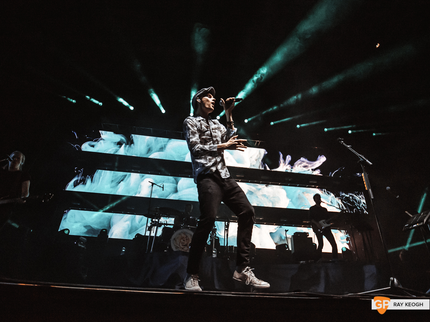 Walking on Cars – 3 Arena – Photo by Ray Keogh