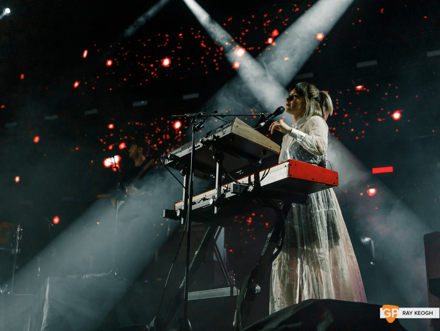 Walking on Cars – 3 Arena – Photo by Ray Keogh