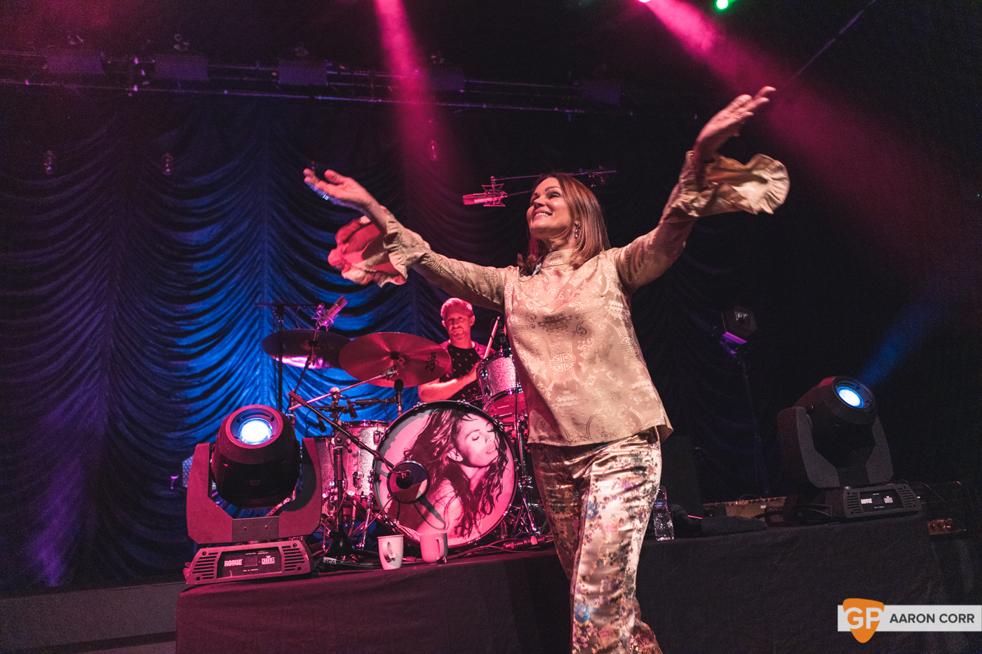 Belinda Carlisle at Vicar Street on 08-Oct-19 by Aaron Corr-8969