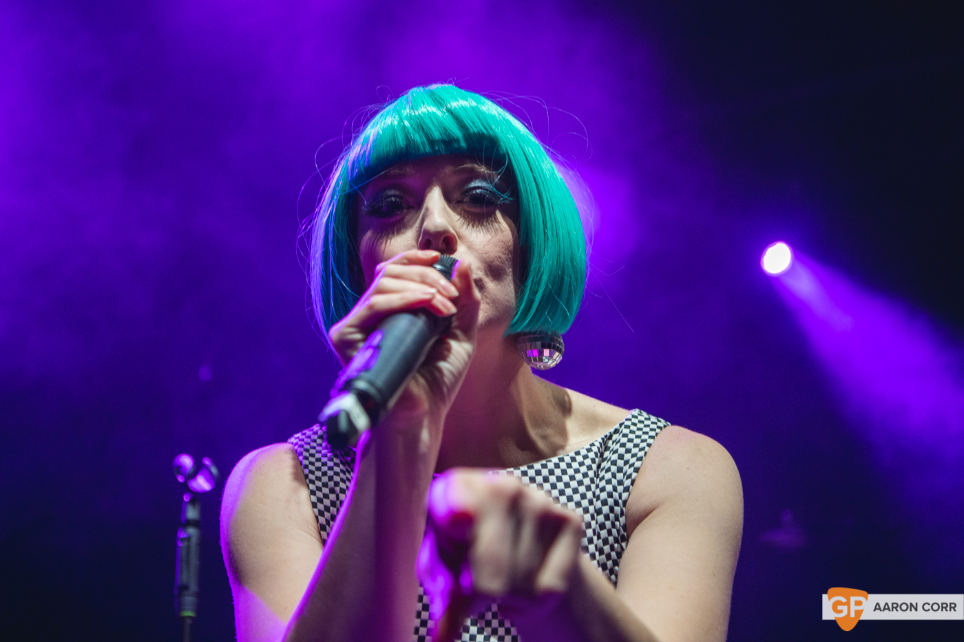 Emergency Tiara at Vicar Street on 08-Oct-19 by Aaron Corr-8734