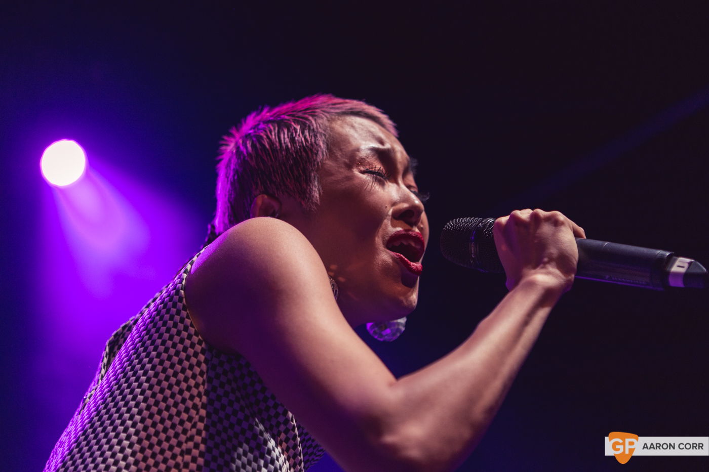 Emergency Tiara at Vicar Street on 08-Oct-19 by Aaron Corr-8846