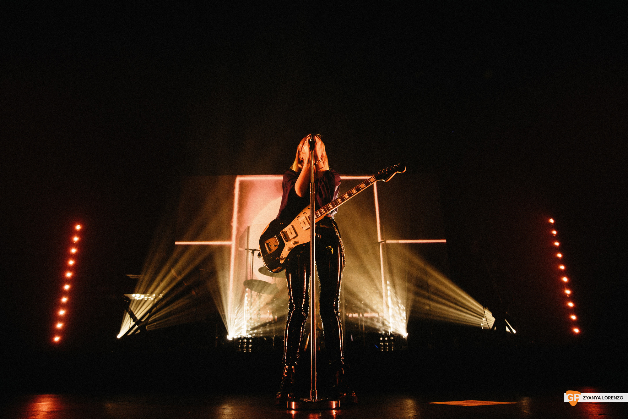 Lennon Stella live at The Olympia, Dublin. Photographed by Zyanya Lorenzo.