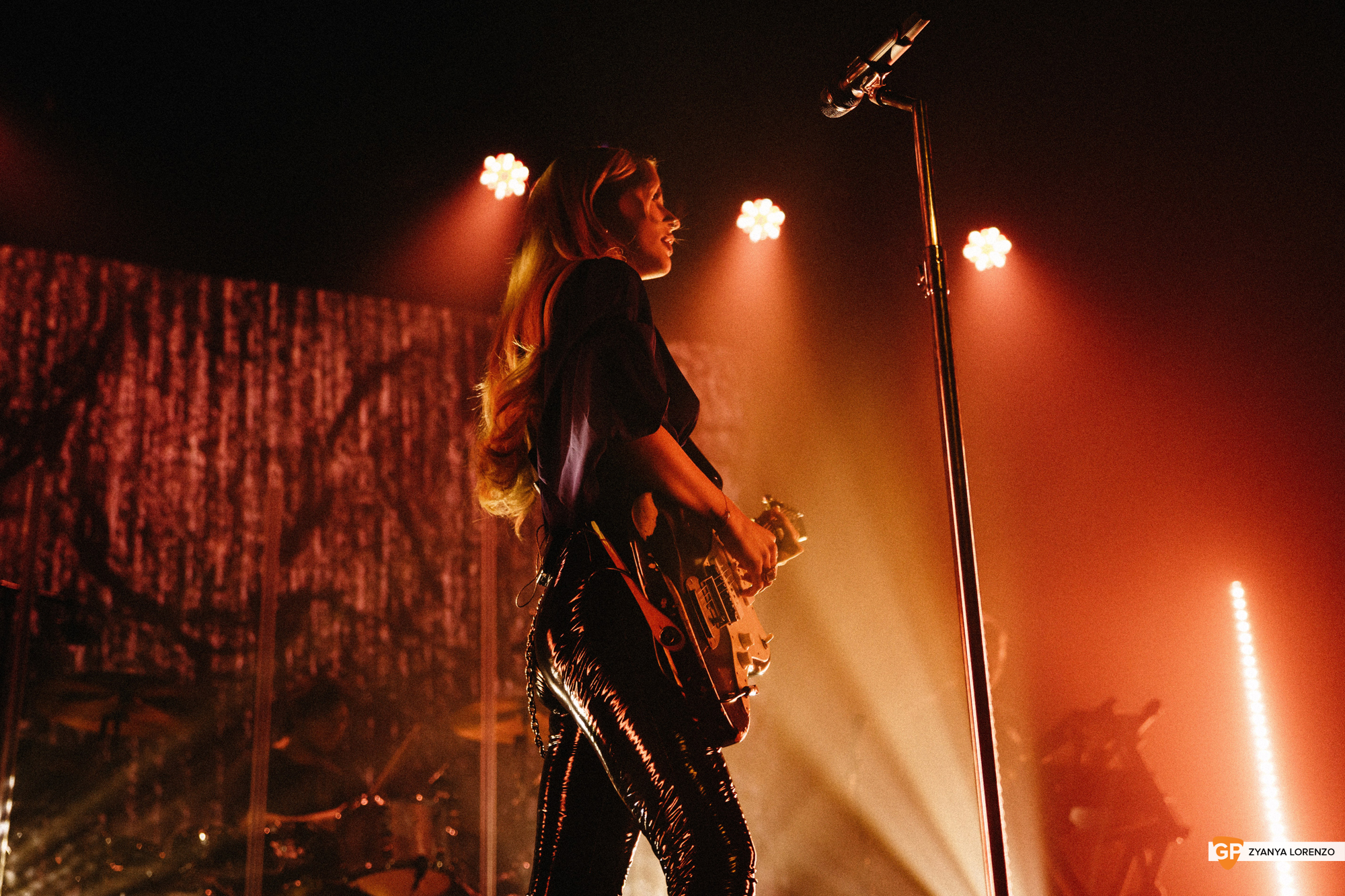 Lennon Stella live at The Olympia, Dublin. Photographed by Zyanya Lorenzo.