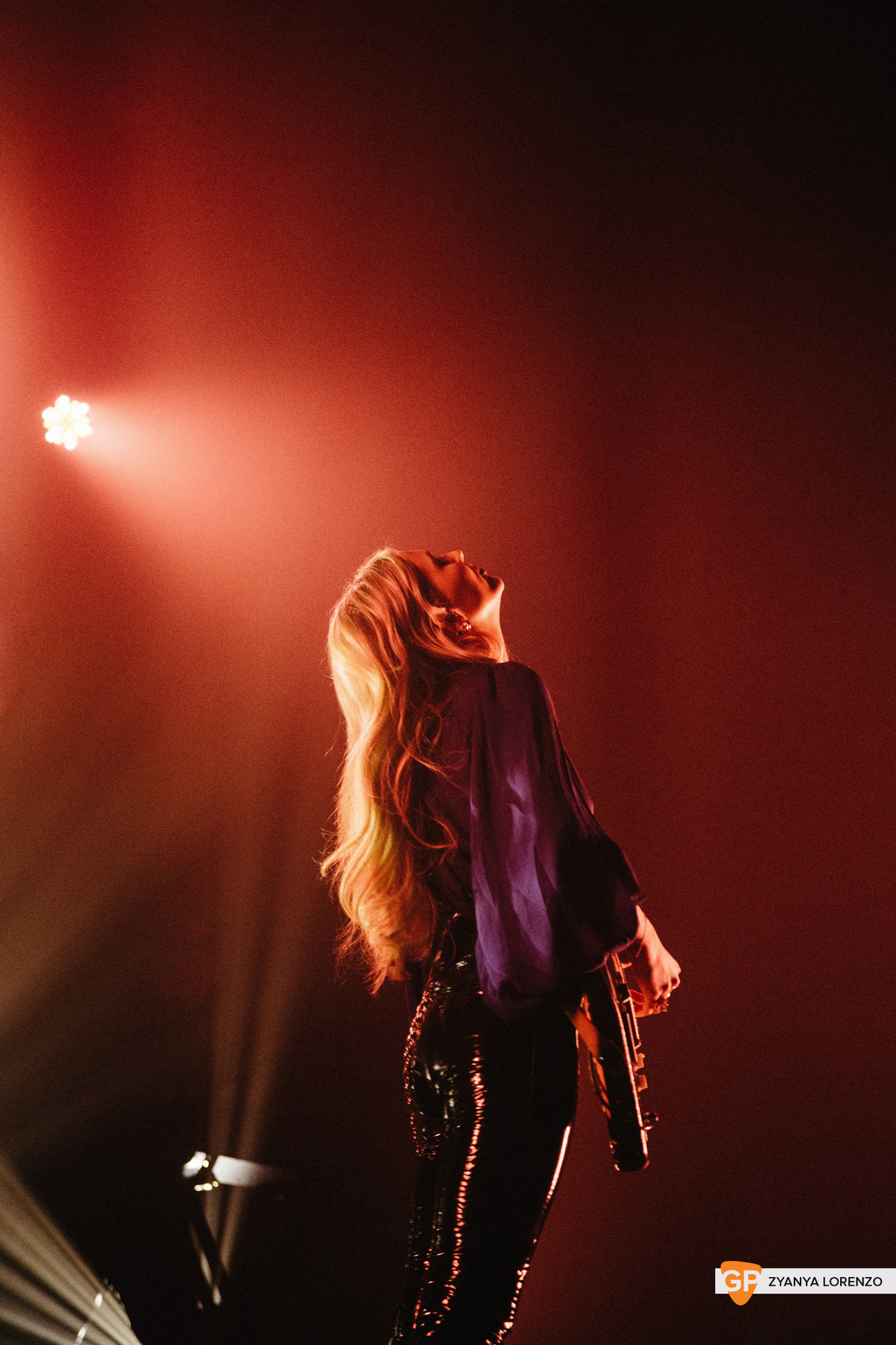 Lennon Stella live at The Olympia, Dublin. Photographed by Zyanya Lorenzo.