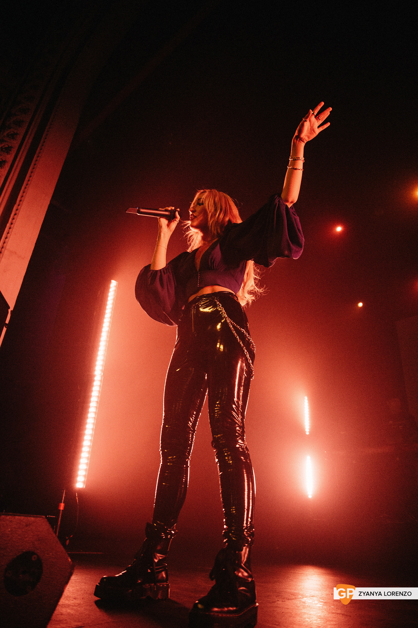 Lennon Stella live at The Olympia, Dublin. Photographed by Zyanya Lorenzo.