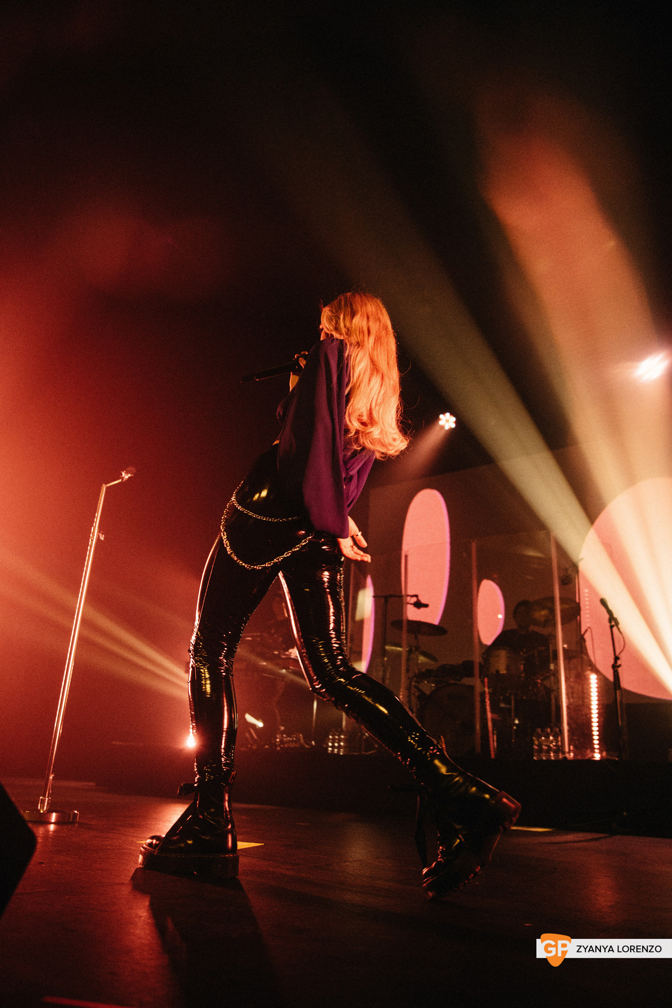 Lennon Stella live at The Olympia, Dublin. Photographed by Zyanya Lorenzo.